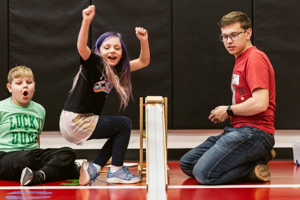 News Article Image - No wolf stands a chance