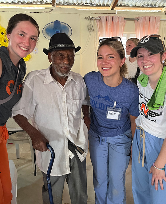 Photo of ONU Nursing Students with a 109 year old farmer