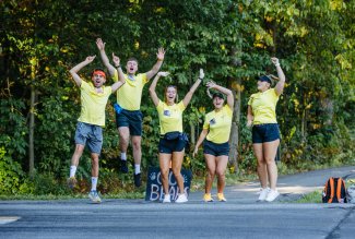 Five Ohio Northern University orientation leaders welcomging students on move-in day.